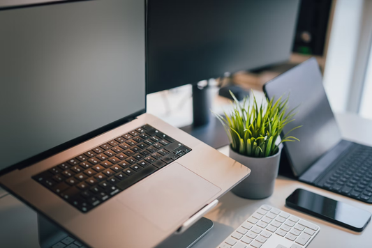 The Power of Minimalism: Designing a Distraction-Free Workspace